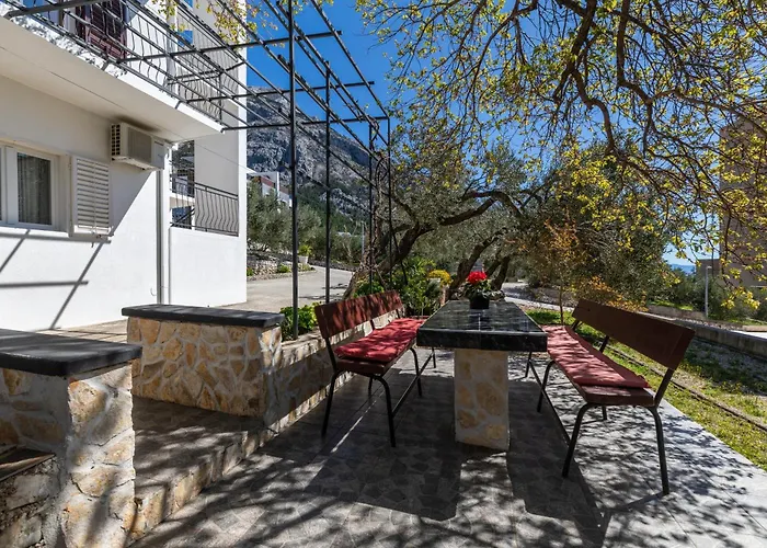 With Parking Space - 21823 Makarska