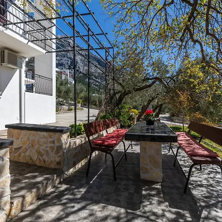 With A Parking Space - 21823 Makarska