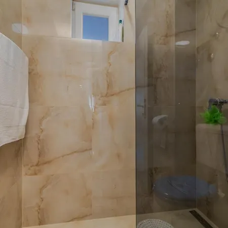 With Parking Space - 21823 Lägenhet