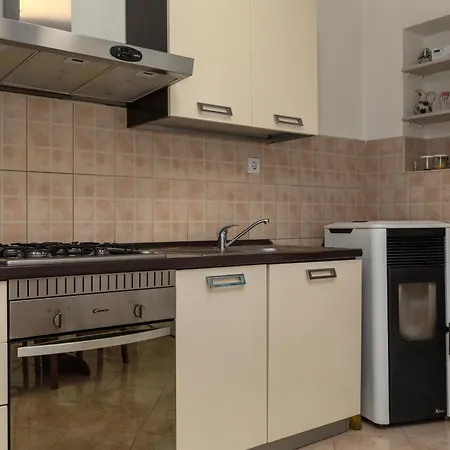 Apartman With Parking Space - 21823 *