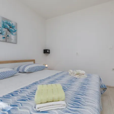 With A Parking Space - 21823 * Makarska