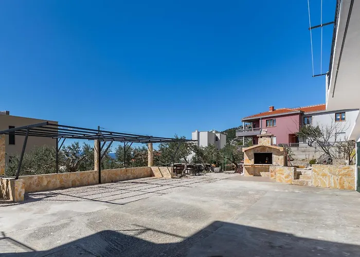 Apartment With Parking Space - 21823 Makarska